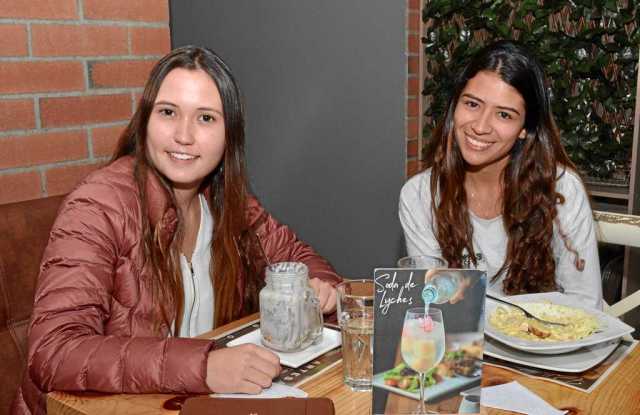 Antonia Gaviria López y Diana María Franco Arias se reunieron en el restaurante Artesá.