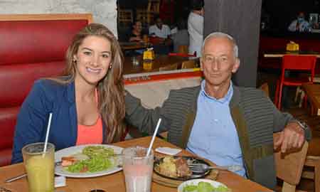 En el restaurante Il Forno Johanna Aristizábal Gallo le celebró el cumpleaños a su papá, Alonso Aristizábal Aristizábal.