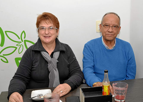 Los esposos Beatriz Elena Ospina de Santacoloma y Darío Santacoloma Ortiz se reunieron en un almuerzo en el restaurante Delizia.
