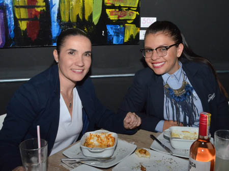 Victoria López Molina y Katherine Peláez Ríos almorzaron en el restaurante Urban.