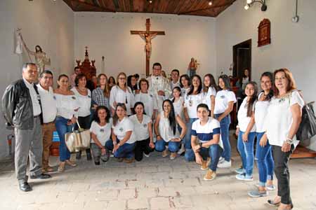 Fotos | Argemiro Idárraga | LA PATRIA  La familia acompañó al sacerdote en su primera celebración litúrgica, y después ofreció u