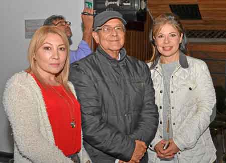 Diana Clemencia García Castaño, sacerdote Marco Fidel Castaño Arbeláez S.J., y Ángela María Quintero Murcia.