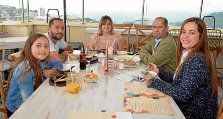 Óscar Ramírez Aristizábal, William James, Andrea Hoyos González y Pilar Gómez, en La Azotea Rooftop.