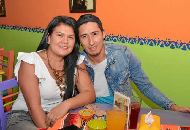 Los esposos Laura Peláez Cardona y Kevin Márquez Morales se reunieron en un almuerzo en el restaurante El D. F. Comida Mexicana.