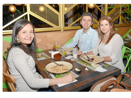 Lina Tovar Orozco, Fernando Méndez Mejía y Liliana Castaño Ortiz se reunieron en una comida en el restaurante Cortesana.