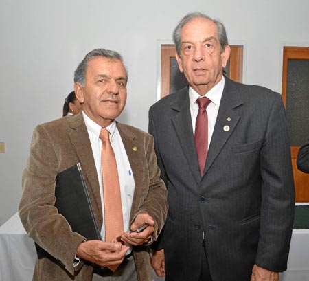 Gregorio Serna Giraldo, topógrafo, y Antonio Raad Aljure, topógrafo e ingeniero eléctrico.
