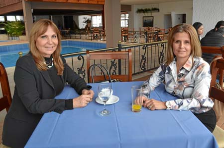 Florencia Mariño y Liliana Torres, de City Bank, se reunieron en un almuerzo de trabajo en el Club Manizales.