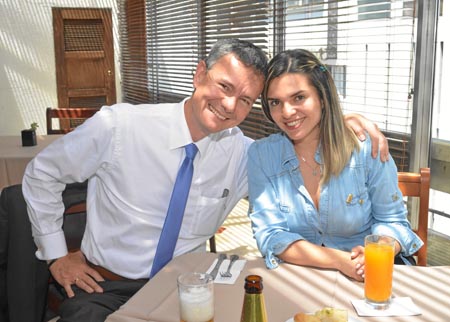 Jorge Manrique Andrade y Alexandra Valencia Rivillas se reunieron en un almuerzo en el Club Manizales.