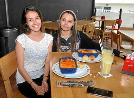 Salomé Alzate Álvarez ofreció un almuerzo en el restaurante Il Forno para despedir a su mamá, Martha Elena Álvarez Toro, quien v