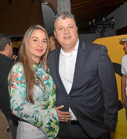 Claudia Restrepo Lezcano y Tulio Mario Castrillón Tobón, presidente de la Junta Directiva del Once Caldas.