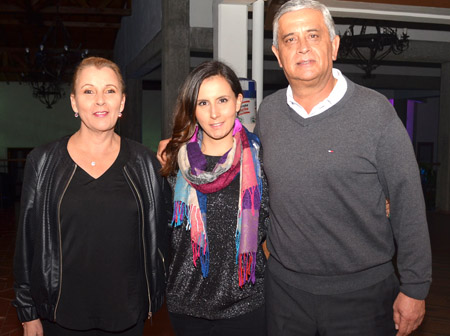 María Caludia Latorre Mejía, María Alejandra Pinilla Latorre, y el general Tito Pinilla Pinilla, excomandante de la Fuerza Aérea