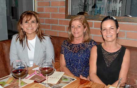 Marcela Reyes de Trujillo, María Isabel Álvarez y Vicky Vélez Arango visitaron el restaurante Artesá. 