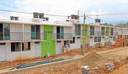 Fotos | Colprensa | LA PATRIA  El próximo lunes el Gobierno Nacional entregará 100 de las mil 300 casas prometió construir en el