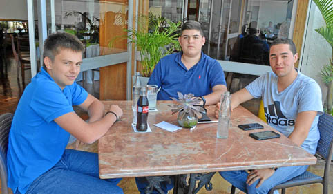 José Ignacio Cárdenas Botero, Miguel Mejía Arango y Tomás Ocampo Jaramillo en el Club Manizales.