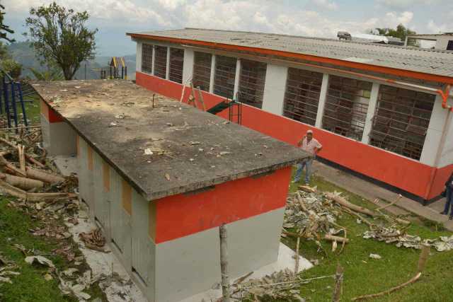 En la sede A1, la cual resultó afectada por caída de un árbol, estarán tres grupos de primaria en la mañana y dos en la tarde.