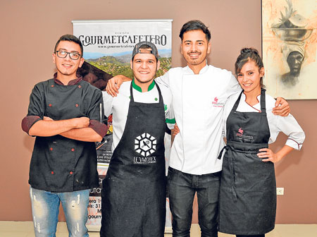Juan Pablo Cadavid Ramírez, Carlos Andrés Giraldo Hernández, Juan David Tabares Cardona y Carol Serrano Badilla, cocineros y equ