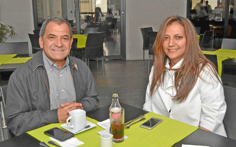 Jaime Alonso Zuluaga celebró su cumpleaños junto a su esposa, Auris Fontalvo Miranda, en un almuerzo en la sede El Cable del Clu
