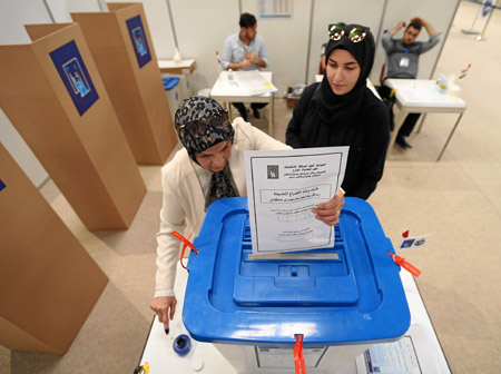 Ciudadanos iraquíes, que viven en el extranjero, también pudieron votar cr para elegir a 329 miembros del Consejo de Representan