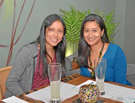 En el restaurante Olivo Gin compartieron en un almuerzo Camila Trujillo Sánchez y Sandra Ortiz Álvarez.