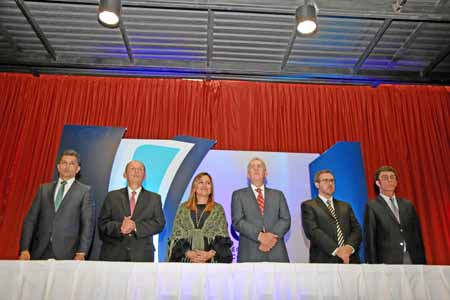 Javier Arango; Juan de Dios Cárdenas; Alejandra Ordóñez; Fernando Dávila Ladrón, rector; Francisco Javier Gómez; y Billy Escobar