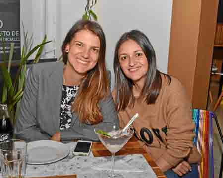 En el restaurante Botánico se reunieron María Alejandra Álvarez Estrada y Pamela Mejía Yepes.