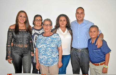 Nasha Núñez Bourashed, Saide Karam Bourashed, Nasha Bourashed, Lissiany Núñez Bourashed, Anuar Núñez Bourashed y Matías Giraldo 