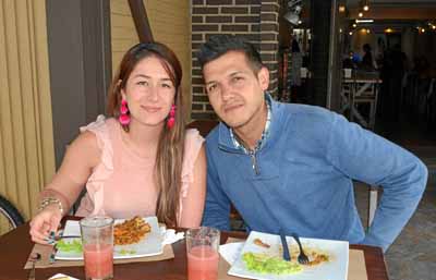 Jéssica Zuluaga Orozco y Jorge Leonardo Ocampo compartieron en un almuerzo en el restaurante La Luna de Valencia.