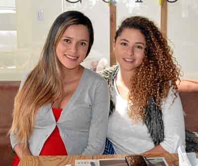 Pilar Gómez y Estefanía Hoyos Uribe compartieron en un almuerzo en el restaurante Artesá.