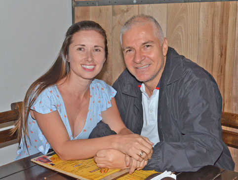 En el restaurante Tito Food & Drinks se reunieron los esposos Valentina Hernández Vinasco y Rafael Gómez Quintero.