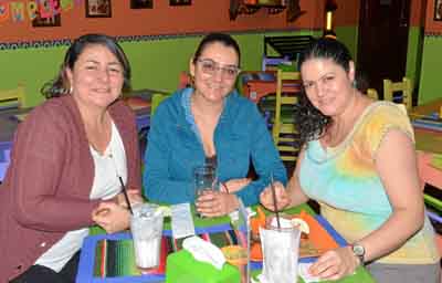 En el restaurante El D.F. Comida mexicana se reunieron en un almuerzo Sandra Milena Ramírez Ramírez, Luz Clemencia Zapata Gómez 