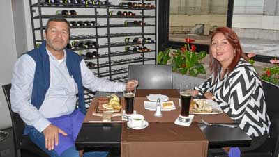 En la sede El Cable del Club Manizales compartieron José Antonio Trujillo de los Ríos, de la Red Agroveterinaria, y Mónica Vélez