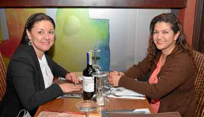 En el restaurante Eñe se reunieron en una comida Claudia Marcela Jaramillo y Gloria Patricia Castillo Ossa.