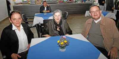 Amparo Marulanda Cuesta, Martha Lucía Serna Quintero y presbítero Rubén Darío Correa Madrigal. 