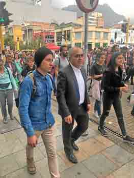 Rector en la marcha