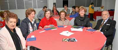 Gloria Marulanda Villegas, Raquel Sierra Botero, Alicia Sierra Botero, Aleyda Osorio de Mejía, Esther Sierra Botero y Herman Rod