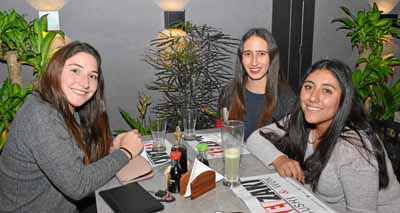 En el restaurante Keisaki se reunieron Sofía Gutiérrez Uribe, Alexandra Mazuera Pérez y María Antonia Trujillo Alarcón.
