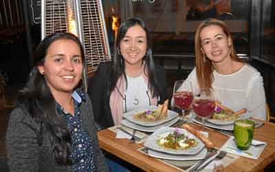 Se reunieron en el restaurante Artesá Ana Milena Arroyave Gálvez, Natalia Arroyave Ocampo y Beatriz Quintero González.