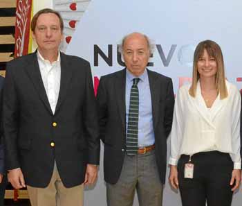 Óscar Munizaga, gerente Corporativo de Desarrollo de centros comerciales; Pedro Donoso, accionista de Mall Plaza, y Andrea Toro,