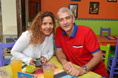 En el restaurante El D.F Comida mexicana fue homenajeada por su cumpleaños con un almuerzo Laura Chica Joven por su esposo, José