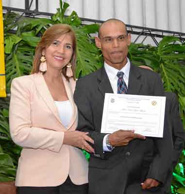 Mariela Valencia García y Marco Aurelio Zapata Morales.