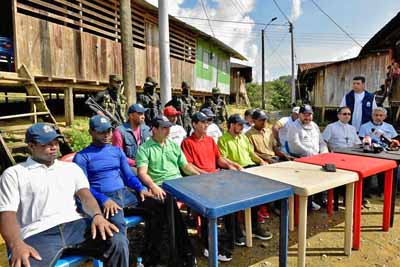 El Eln dejó en libertad al grupo compuesto por tres policías, un militar y dos civiles en el municipio del Medio Atrato (Chocó).