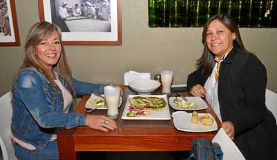 Luz Marina Velásquez Patiño fue invitada por Ángela Corrales Castro a comer en el restaurante Alto Pasti Trattoria, para celebra