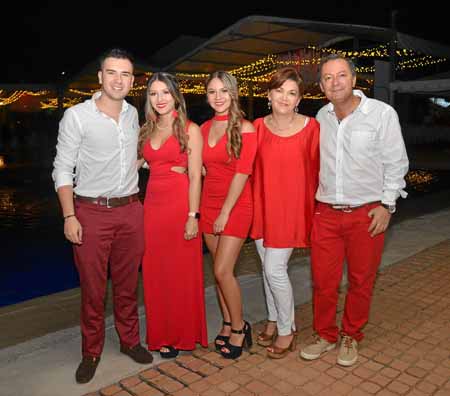 Juan Gabriel Uribe García, Juanita Corrales Vasco, María Antonia Corrales Vasco, Piedad Vasco Rivera y Hugo Corrales Giraldo.