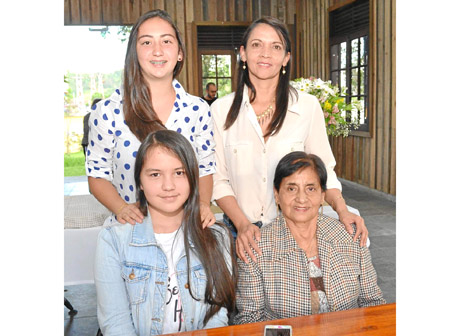 Gabriela Babativa Osorio, Fanny Vargas de los Ríos, María Alejandra Loaiza Osorio y María Clemencia Ríos Vargas.
