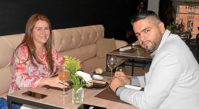 En el restaurante L’Angevin se reunieron en un almuerzo de trabajo Claudia Elena Rojas Marín y Juan Carlos Mejía Cuartas de QS L