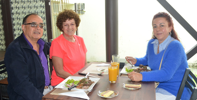 En el restaurante la Luna de Valencia estuvieron Abraham Guarín Buriticá, Rocío Aristizábal Betancur y Dora Inés Aristizábal Ari