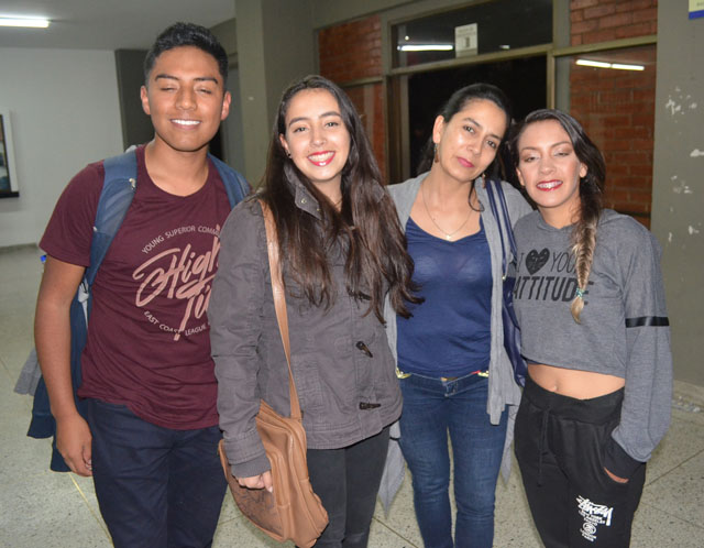 Alejandro Borbuno Jácome, Estefanía Agudelo Benjumea, Floralba Benjumea Grajales y Alejandra Agudelo Benjumea.