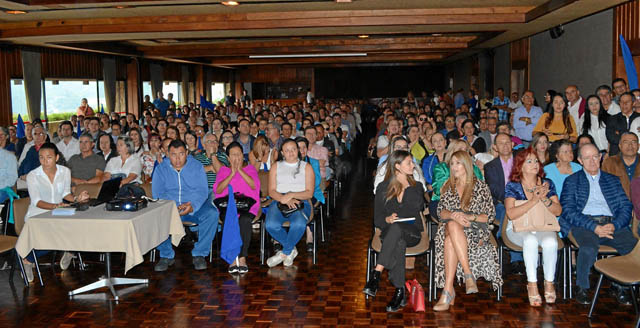 Asistentes al homenaje ofrecido en el Fondo Cultural del Café.