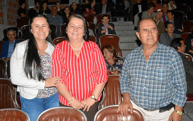 Angélica Ortiz Pardey, Mercedes Pardey de Ortiz y Gonzalo Ortiz Aguirre.