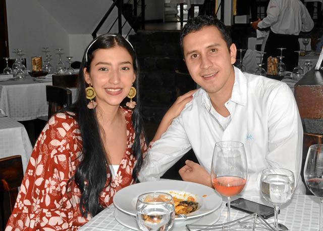 Para celebrar el cumpleaños de Brenda Bello Hamburger, su esposo, Luis Daniel Piedrahíta Patiño, ofreció un almuerzo en Vino y P